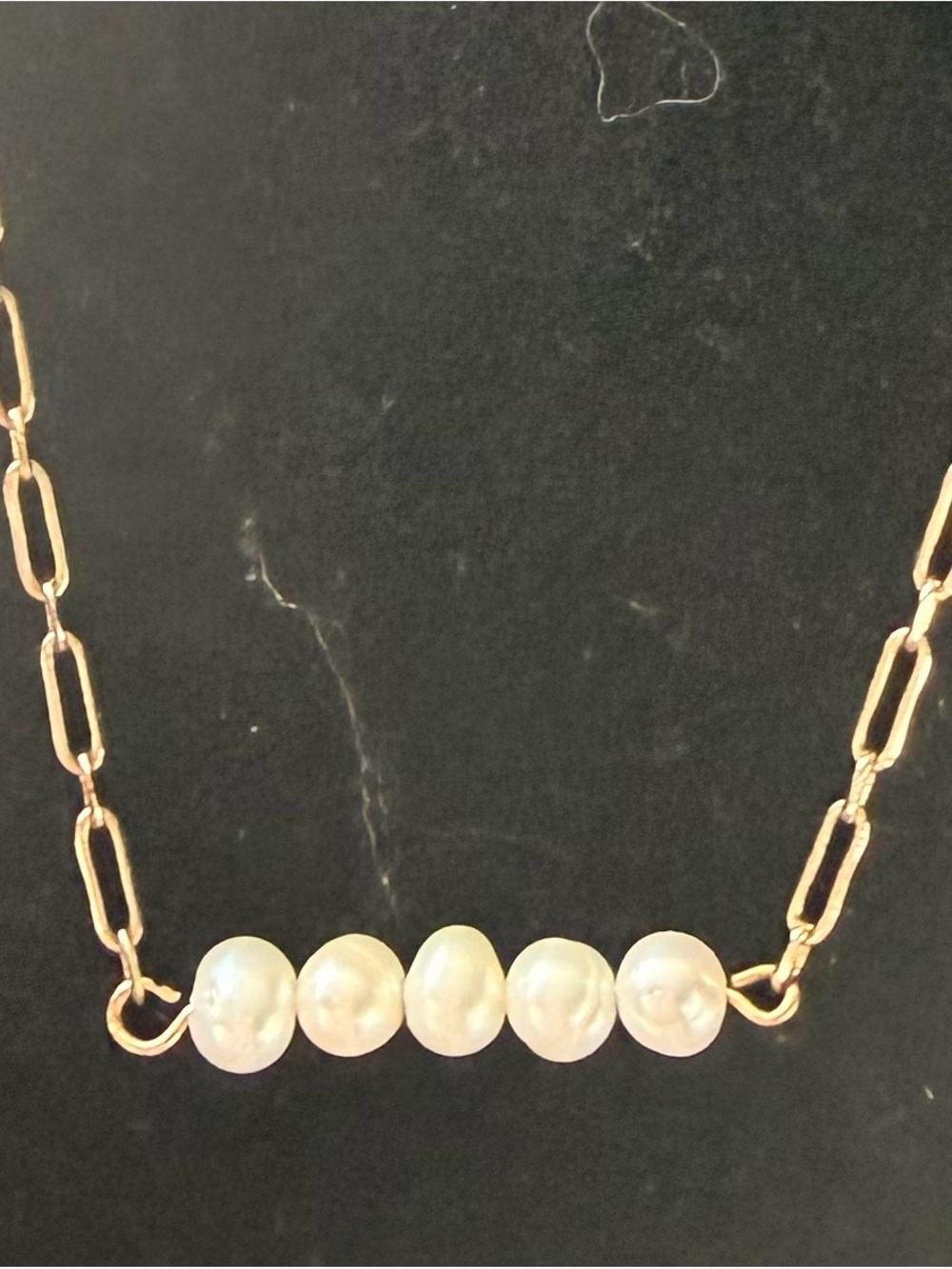 Gold paperclip Chain Necklace with Five White Pearls - Elegant Women’s Jewelry - Picture 2 of 5